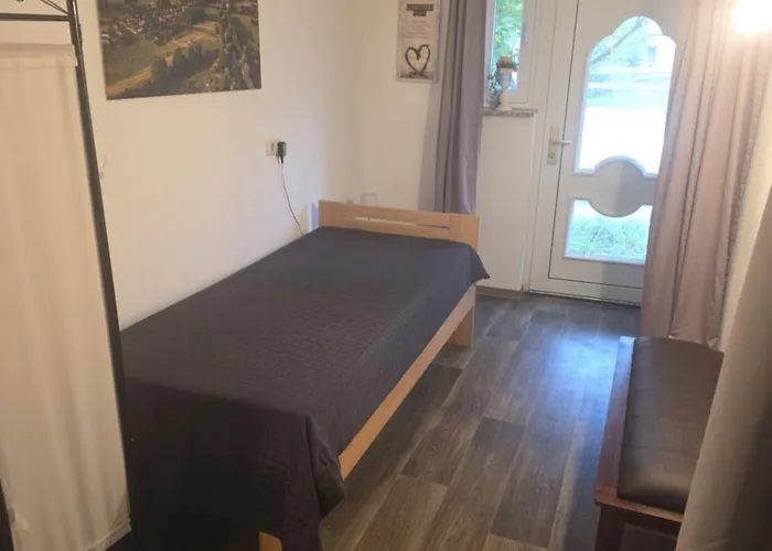 Monteur-, Ferien- Und Gaestehaus In Gross Rossau Im Eg Дом отдыха